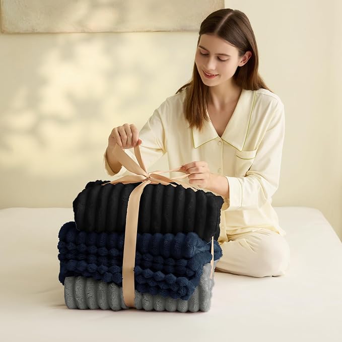 HIMEET Navy Blue Ribbed Throw Blanket - Image 4