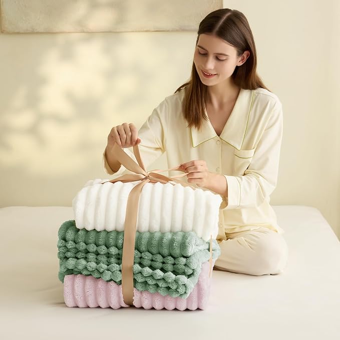 HIMEET Off White Ribbed King Size Blanket - Image 6