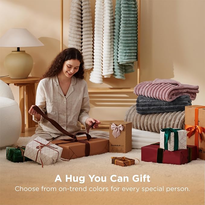 Bedsure GentleSoft Grey Fleece Queen Blanket - Image 4