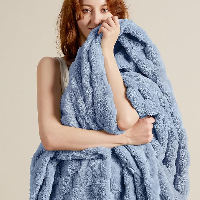 Bedsure GentleSoft Ashley Blue Twin XL Blanket - Image 2